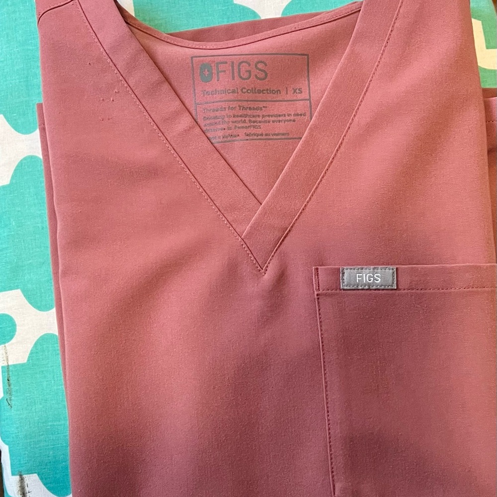 Women's Mauve Catarina™
One-Pocket Scrub Top  xs